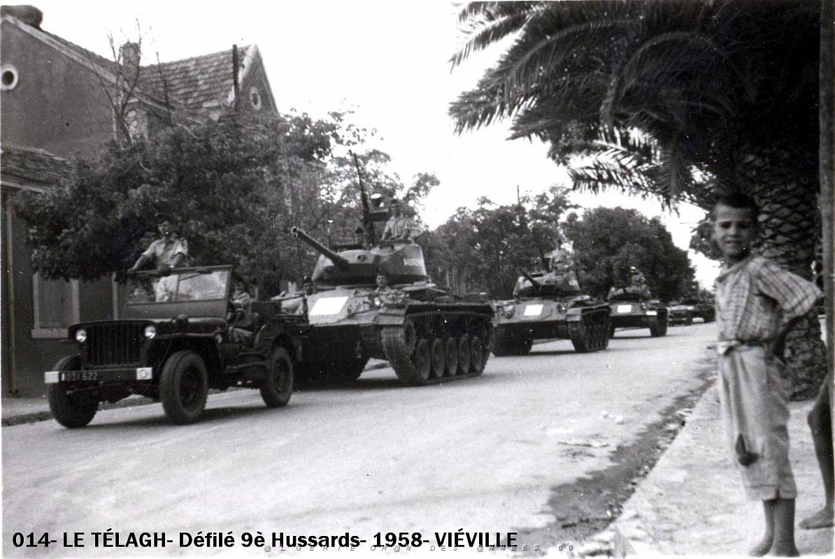 014- Le Telagh- Defile 9e hussards- 1958- Vieville.jpg